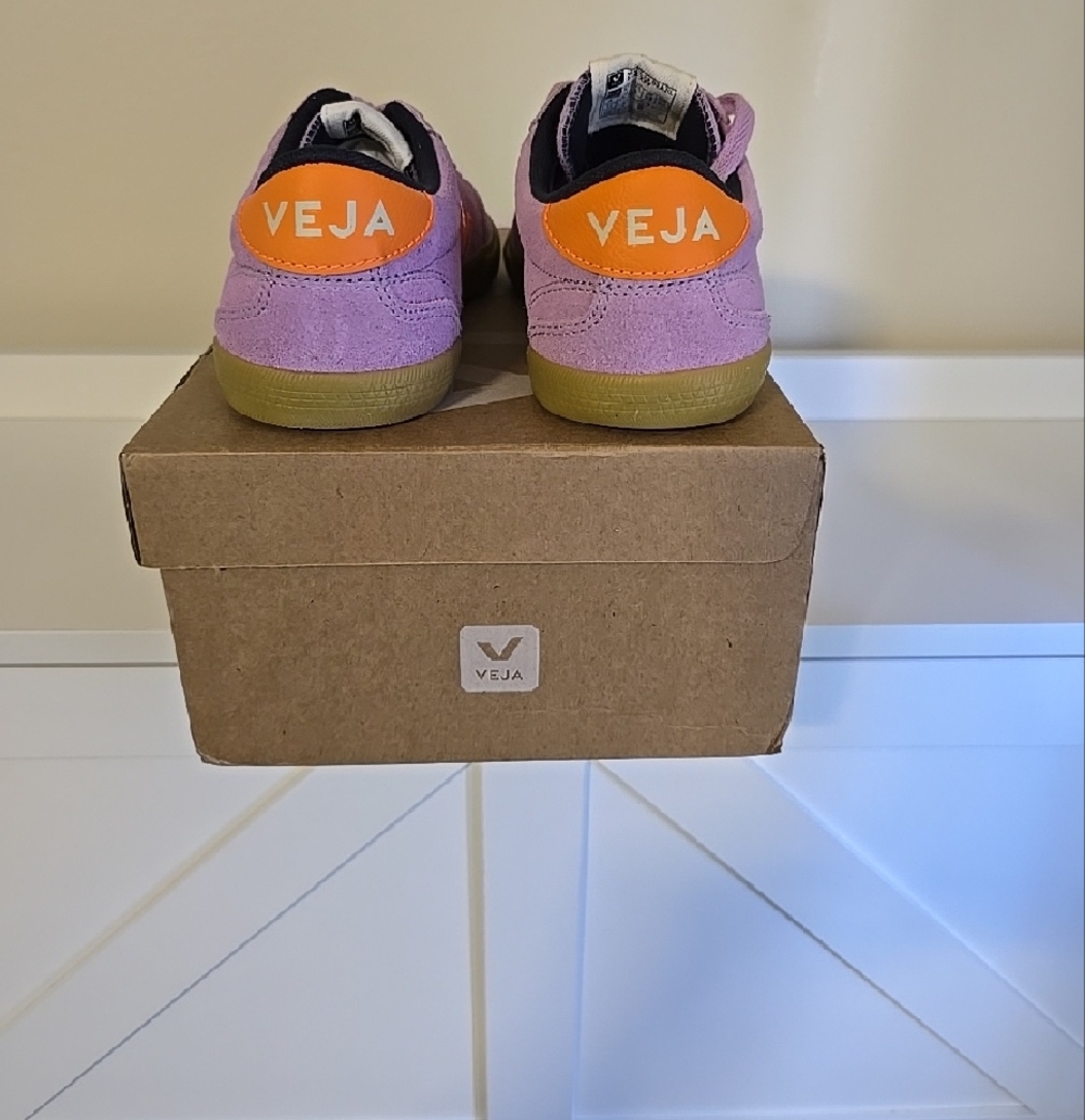 NIB Veja Volly Orchid Fury Natural Suede Sneakers with Orange V Size 37 - Picture 2 of 3